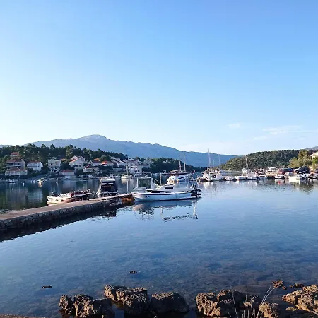 My Mediterranean With Huge Garden And Own Parking Lumbarda