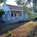 My Mediterranean With Huge Garden And Own Parking Vila