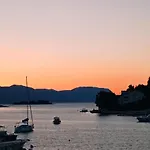 My Mediterranean With Huge Garden And Own Parking Vila Lumbarda