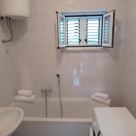 My Mediterranean With Huge Garden And Own Parking Willa Lumbarda