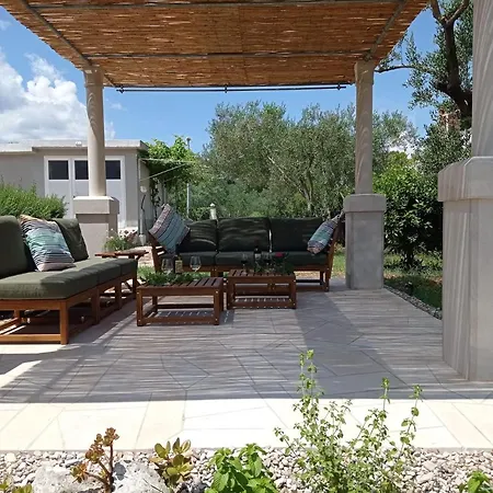 My Mediterranean With Huge Garden And Own Parking