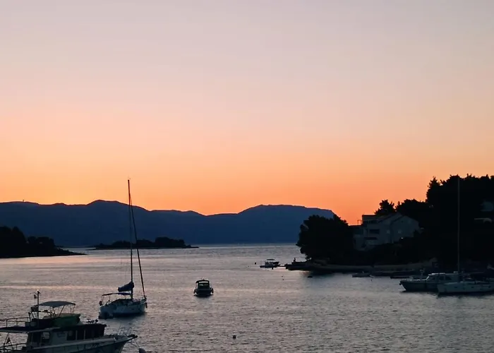 My Mediterranean With Huge Garden And Own Parking Villa Lumbarda