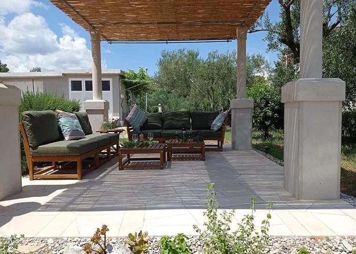 My Mediterranean With Huge Garden And Own Parking