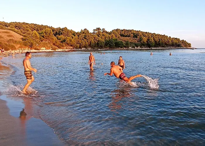 Villa My Mediterranean With Huge Garden And Own Parking Lumbarda